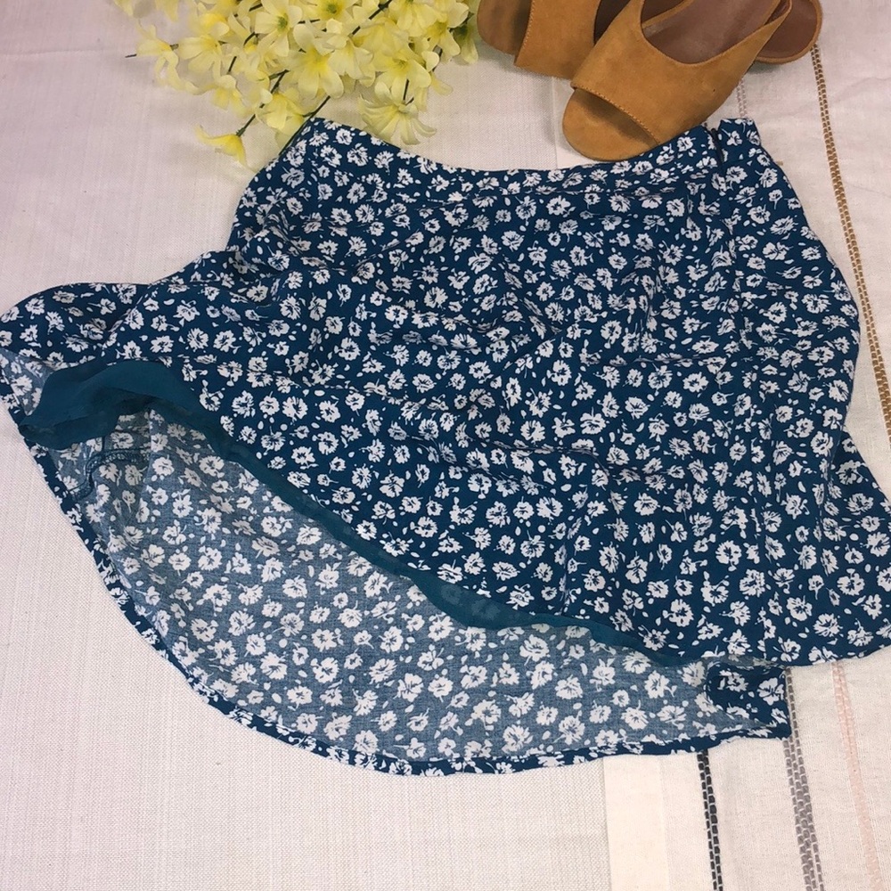 NWOT F21 SZ 26 SKIRT